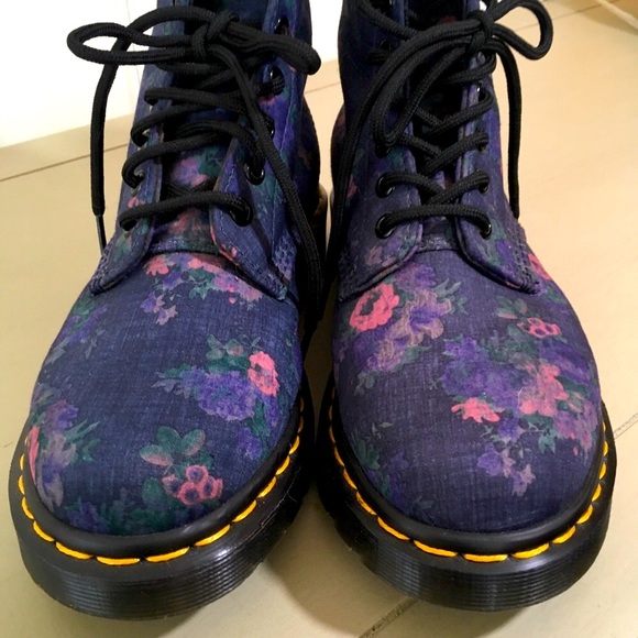NWB DR MARTENS CASTEL DENIM LOOK BOOT - Picture 4 of 8